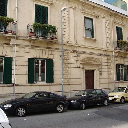 La Maison Des Livres 雷焦卡拉布里亚 外观 照片