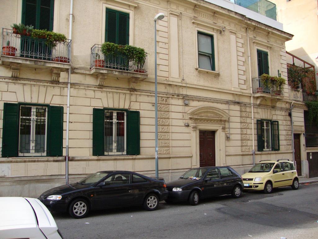 La Maison Des Livres 雷焦卡拉布里亚 外观 照片