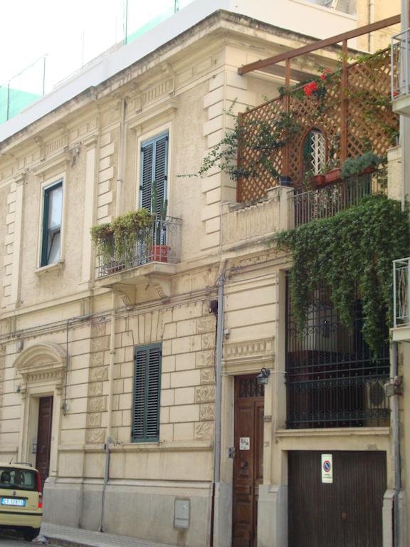 La Maison Des Livres 雷焦卡拉布里亚 外观 照片